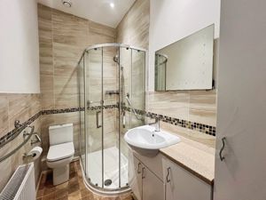 Shower room- click for photo gallery